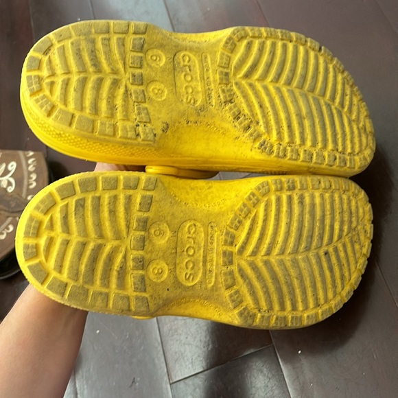 Yellow Crocs - Picture 2 of 5